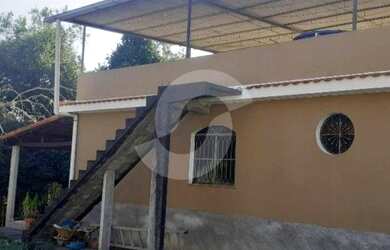 Imagem: A casa possui 2 Dormitórios, 1 Banheiro, 3 Vagas na garagem