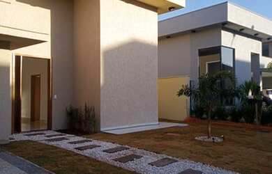 Imagem: A casa em condomínio possui 3 Dormitórios, 4 Banheiros, 2