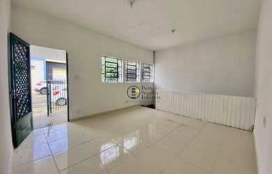 Imagem: A casa possui 3 Dormitórios, 2 Banheiros, 1 Vaga na garagem