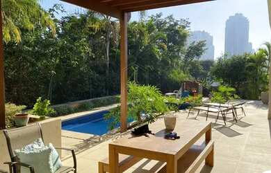 Imagem: A casa possui 5 Dormitórios, 5 Banheiros, 5 Vagas na garagem