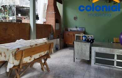 Imagem: A casa possui 3 Dormitórios, 3 Banheiros, 2 Vagas na garagem