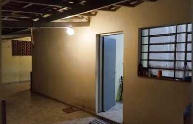 Imagem: A casa possui 4 Dormitórios, 3 Banheiros, 5 Vagas na garagem