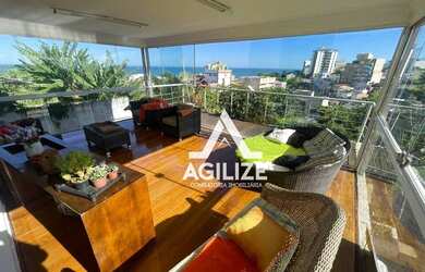 Imagem: A casa possui 4 Dormitórios, 5 Banheiros, 2 Vagas na garagem