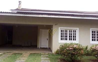 Imagem: A casa em condomínio possui 4 Dormitórios, 3 Banheiros, 390m²