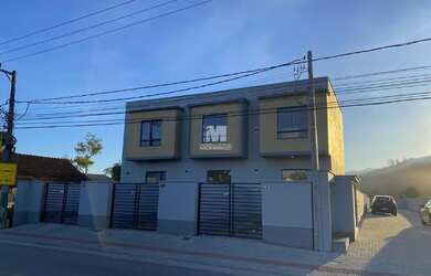 Imagem: A casa possui 2 Dormitórios, 1 Banheiro, 1 Vaga na garagem