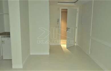 Imagem: O depósito possui 1 Vaga na garagem, 33m² de Área e está