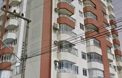 Imagem: O apartamento possui 3 Dormitórios, 1 Banheiro, 1 Vaga na garagem