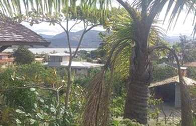 Imagem 6: Casa com grande jardim na Praia do Rosa