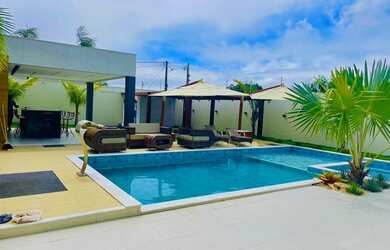 Imagem: A casa em condomínio possui 5 Dormitórios, 5 Banheiros, 350m²