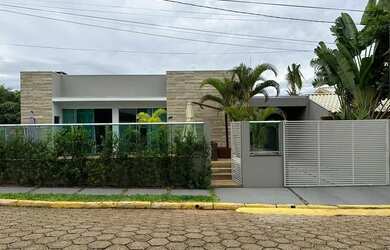 Imagem: A casa em condomínio possui 3 Dormitórios, 2 Banheiros, 2