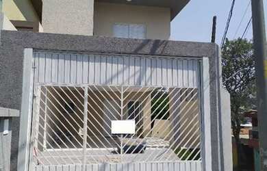 Imagem: A casa possui 3 Dormitórios, 3 Banheiros, 4 Vagas na garagem