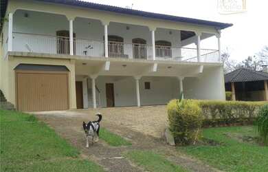 Imagem: A casa possui 5 Dormitórios, 4 Banheiros, 5 Vagas na garagem