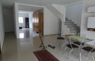 Imagem: A casa possui 4 Dormitórios, 3 Banheiros, 5 Vagas na garagem