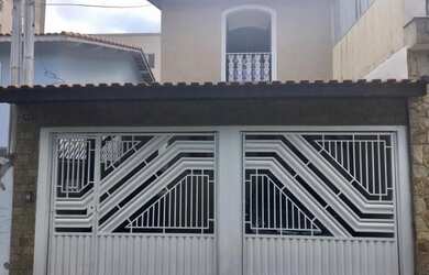 Imagem: A casa possui 3 Dormitórios, 3 Banheiros, 2 Vagas na garagem