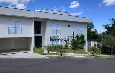 Imagem: A casa em condomínio possui 4 Dormitórios, 5 Banheiros, 3