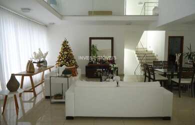 Imagem: A casa possui 5 Dormitórios, 5 Banheiros, 924m² de Área e