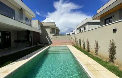 Imagem: A casa em condomínio possui 5 Dormitórios, 5 Banheiros, 4