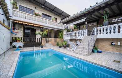 Imagem: A casa possui 3 Dormitórios, 4 Banheiros, 4 Vagas na garagem