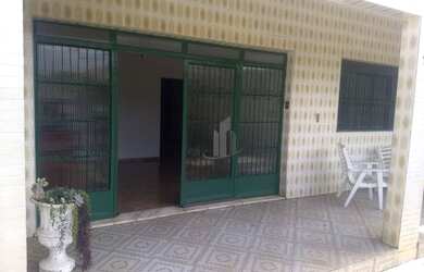 Imagem: O apartamento possui 3 Dormitórios, 1 Banheiro, 3 Vagas na