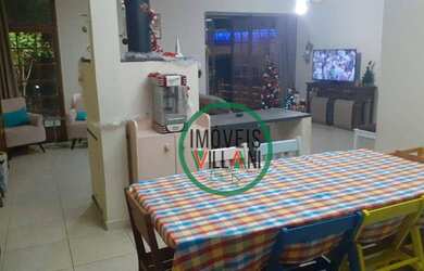 Imagem: A casa possui 2 Dormitórios, 3 Banheiros, 1 Vaga na garagem