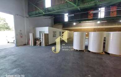 Imagem: O depósito possui 4 Vagas na garagem, 500m² de Área e está