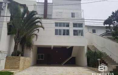 Imagem: A casa em condomínio possui 4 Dormitórios, 4 Banheiros, 5