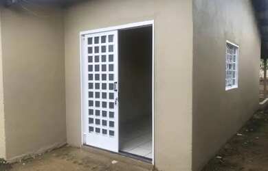 Imagem: A casa possui 2 Dormitórios, 1 Banheiro e 1 Vaga na garagem