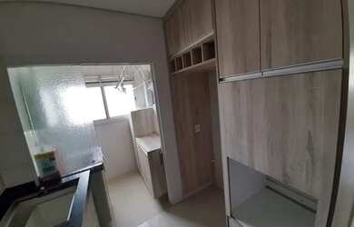 Imagem: O apartamento possui 2 Dormitórios, 1 Banheiro, 2 Vagas na