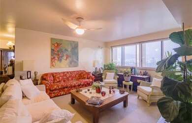 Imagem: O apartamento possui 5 Dormitórios, 5 Banheiros, 4 Vagas na