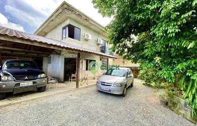 Imagem: A casa possui 4 Dormitórios, 4 Banheiros, 180m² de Área e