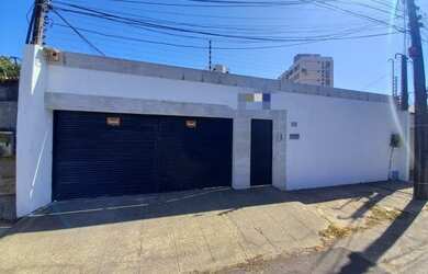 Imagem: A casa em condomínio possui 4 Dormitórios, 5 Banheiros, 4