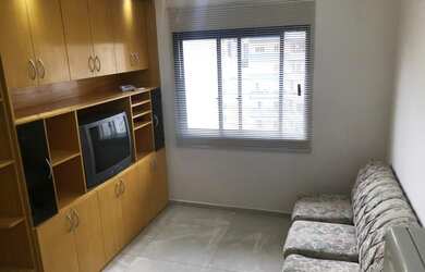 Imagem: O apartamento possui 1 Dormitório, 1 Banheiro, 1 Vaga na garagem