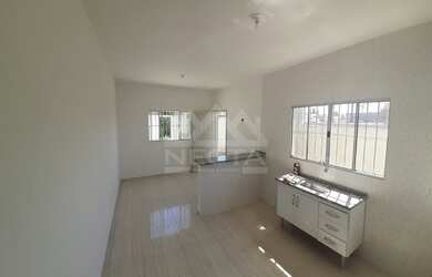 Imagem: A casa possui 2 Dormitórios, 2 Banheiros, 1 Vaga na garagem