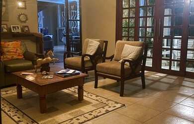 Imagem: A casa em condomínio possui 5 Dormitórios, 5 Banheiros, 3