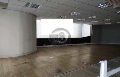 Imagem: O depósito possui 2 Vagas na garagem, 475m² de Área e está