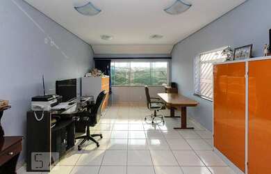 Imagem 2: Sobrado com piscina. Piscina, 270m² de Área, 5 Vagas na garageme4 Dormitórios