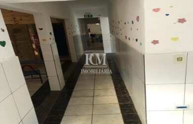 Imagem: A casa possui 4 Dormitórios, 5 Banheiros, 2 Vagas na garagem