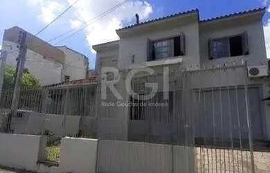 Imagem: A casa possui 5 Dormitórios, 4 Banheiros, 5 Vagas na garagem