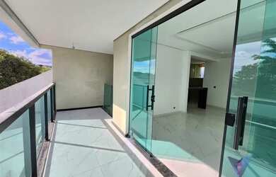 Imagem: A casa possui 3 Dormitórios, 2 Banheiros, 2 Vagas na garagem