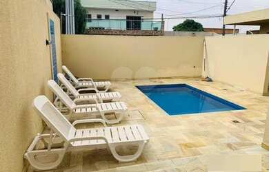 Imagem: O apartamento possui 3 Dormitórios, 1 Banheiro, 1 Vaga na garagem