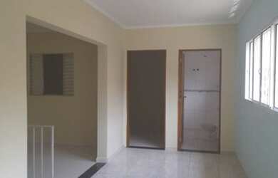 Imagem: A casa possui 2 Dormitórios, 2 Banheiros, 1 Vaga na garagem