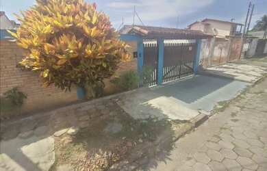 Imagem: A casa possui 3 Dormitórios, 2 Banheiros, 5 Vagas na garagem