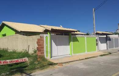 Imagem: A casa possui 3 Dormitórios, 2 Banheiros, 1 Vaga na garagem