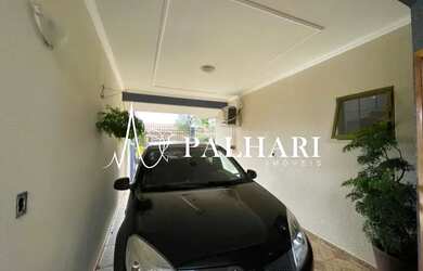 Imagem: A casa possui 3 Dormitórios, 3 Banheiros, 2 Vagas na garagem