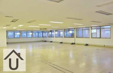 Imagem: O depósito possui 5 Vagas na garagem, 517m² de Área e está