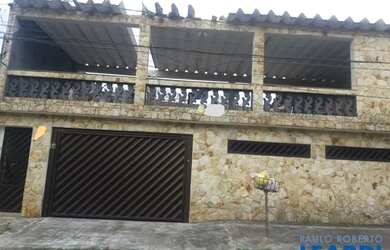 Imagem: A casa possui 3 Dormitórios, 3 Banheiros, 4 Vagas na garagem