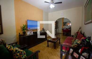 Imagem: A casa em condomínio possui 4 Dormitórios, 5 Banheiros, 3