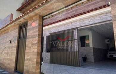 Imagem: A casa possui 5 Dormitórios, 5 Banheiros, 3 Vagas na garagem