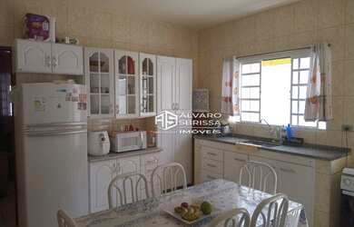 Imagem: A casa possui 2 Dormitórios, 1 Banheiro, 2 Vagas na garagem