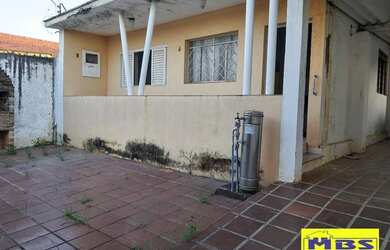 Imagem: A casa possui 2 Dormitórios, 1 Banheiro, 2 Vagas na garagem